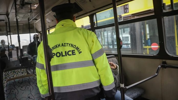 patrole w autobusach