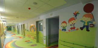 Greckie szpitale zastępują domy dziecka